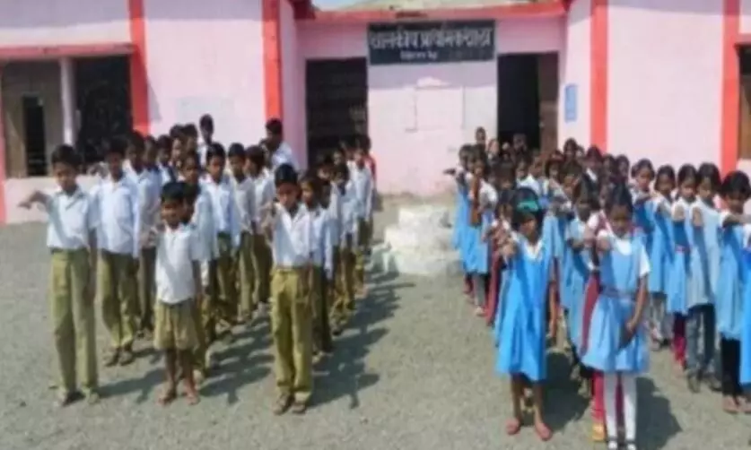 स्कूली छात्रों को गणवेश के लिए राशि देने के बाद भी उद्देश्य पूरा होने पर संशय, अकाउंट में लोन हुआ तो कट सकते हैं पैसे स्कूली छात्रों को गणवेश के लिए राशि देने के बाद भी उद्देश्य पूरा होने पर संशय, अकाउंट में लोन हुआ तो कट सकते हैं पैसे