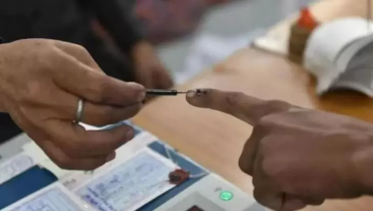 मप्र में पंचायत उप चुनाव और नगर परिषद अध्यक्ष पद के लिए हुआ मतदान