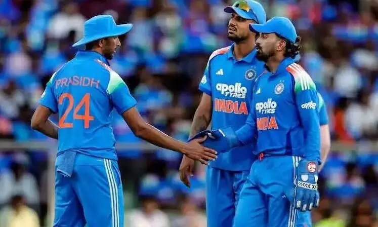वेस्टइंडीज के खिलाफ तीसरे वनडे से पहले भारत को लगा बड़ा झटका, इंजरी के चलते टीम से बाहर हुआ स्टार तेज गेंदबाज