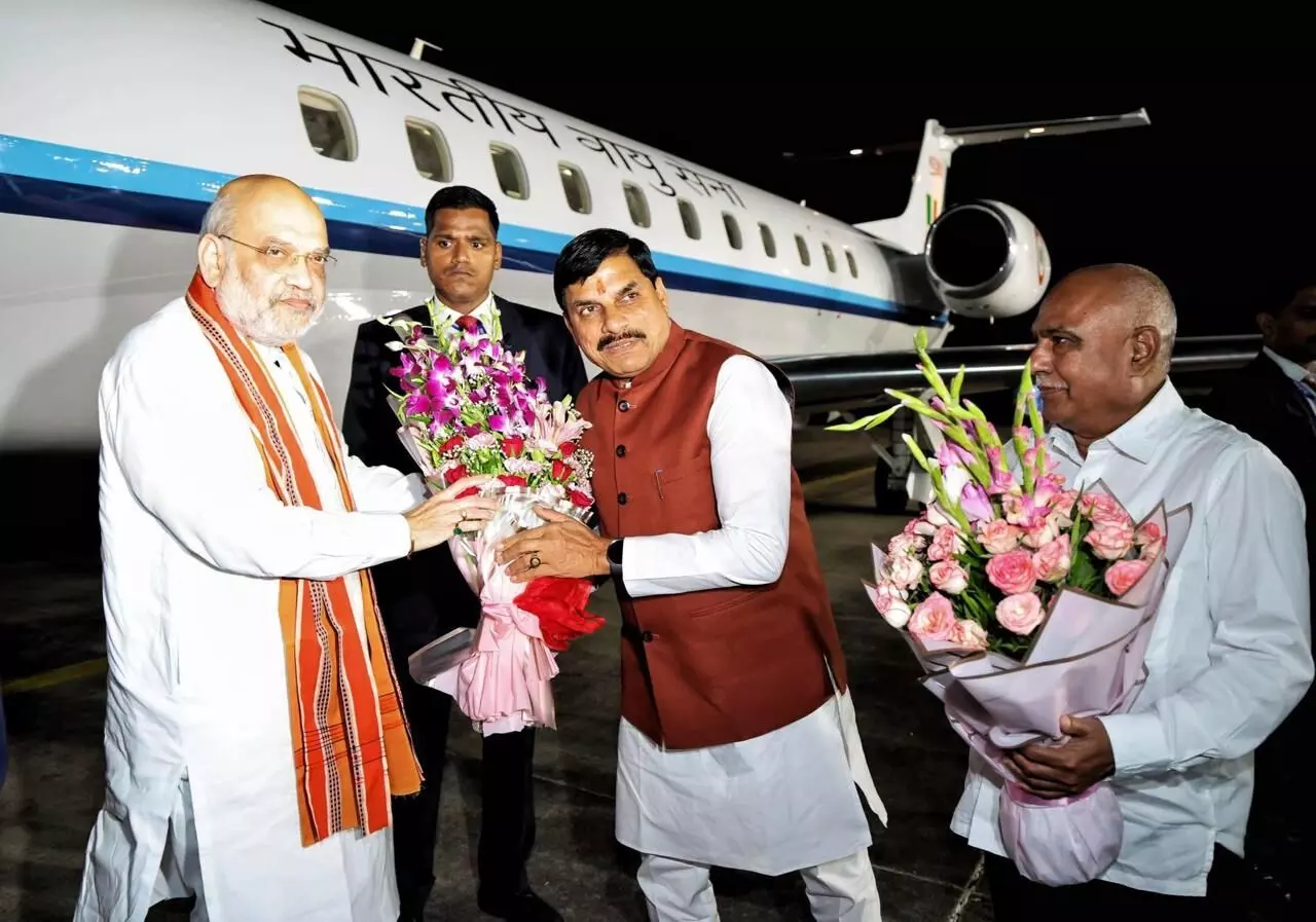 तय समय से तीन घंटे देरी से भोपाल पहुंचे अमित शाह, सीएम मोहन यादव ने की अगवानी
