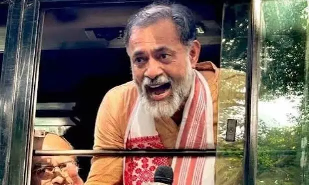 CEC ज्ञानेश कुमार के खिलाफ प्रदर्शन, हिरासत में लिए जाने के बाद योगेंद्र यादव बोले- जब तक छुट्टी नहीं होगी, हम भी...