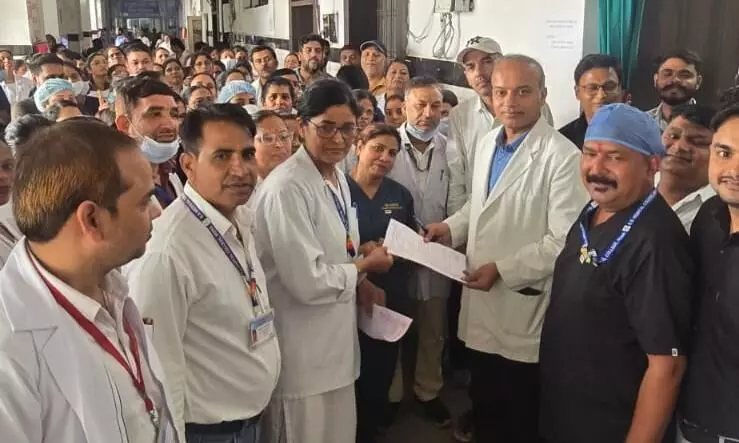 नर्सिंग ऑफिसर के साथ मारपीट को लेकर संगठन ने सौपा ज्ञापन नर्सिंग ऑफिसर के साथ मारपीट को लेकर संगठन ने सौपा ज्ञापन