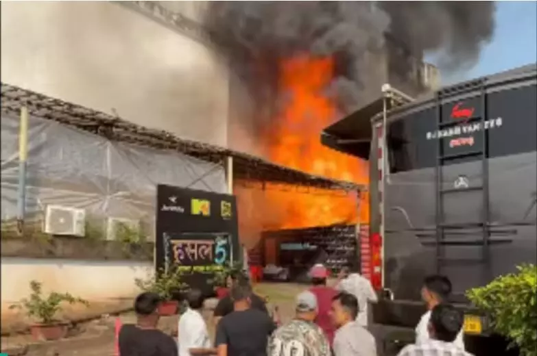 फिल्म सिटी में रियलिटी शो के सेट पर आग, सेट की सुरक्षा व्यवस्था पर उठे सवाल