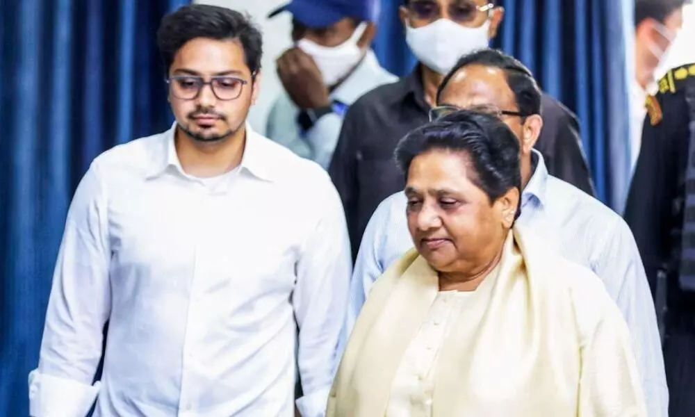 BSP में वापसी के बाद भावुक हुए आकाश आनंद, दोबारा पार्टी में एंट्री पर मायावती को लेकर दी प्रतिक्रिया