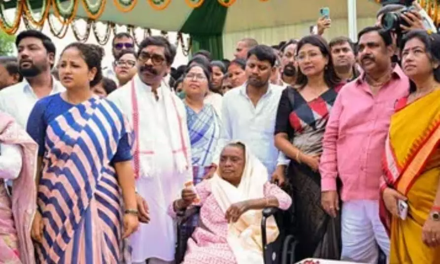 झारखंड CM हेमंत सोरेन के परिवार में टूटा दुखों का पहाड़, मां रूपी सोरेन का निधन, रांची के अस्पताल में ली अंतिम सांस