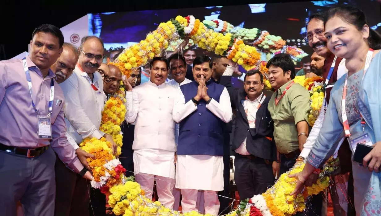 अभिनंदन समारोह में मुख्यमंत्री ने कहा, लोग डीपीसी करना भूल गए थे, मैंने कहा प्रमोशन तो करना पड़ेगा और कर दिया अभिनंदन समारोह में मुख्यमंत्री ने कहा, लोग डीपीसी करना भूल गए थे, मैंने कहा प्रमोशन तो करना पड़ेगा और कर दिया