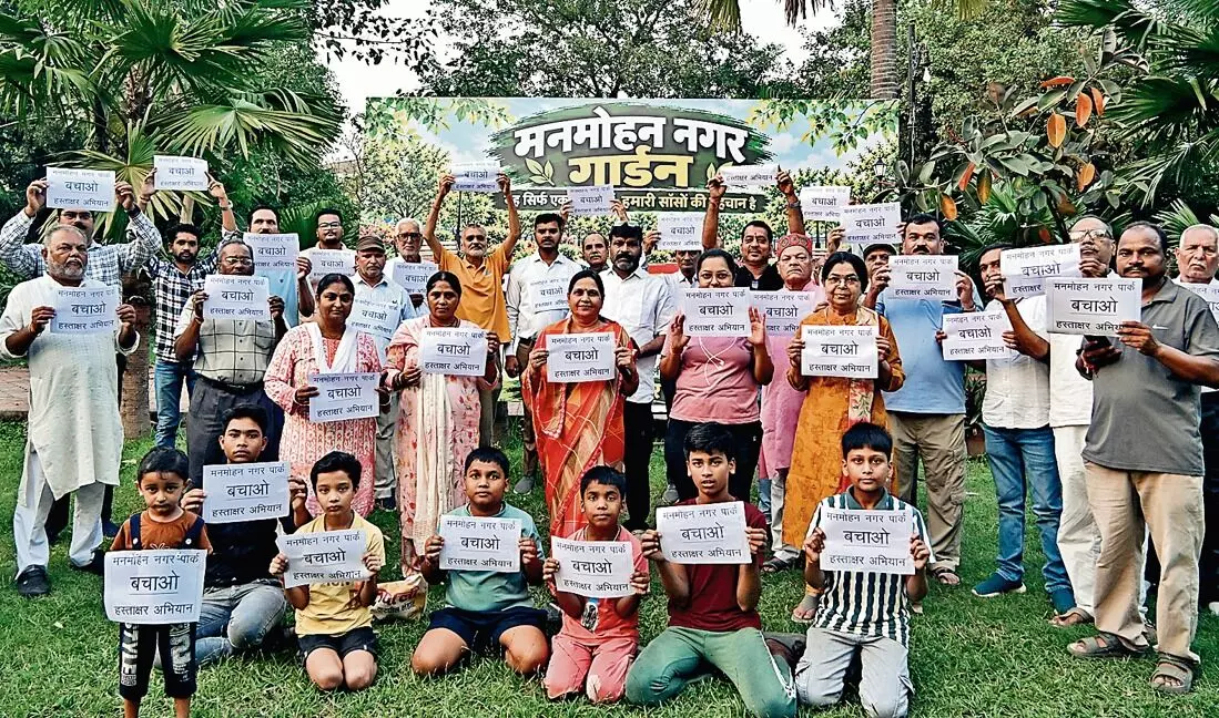 चार दशक पुराने मनमोहन नगर उद्यान को बचाने उतरे क्षेत्रीय नागरिक, चलाया हस्ताक्षर अभियान चार दशक पुराने मनमोहन नगर उद्यान को बचाने उतरे क्षेत्रीय नागरिक, चलाया हस्ताक्षर अभियान
