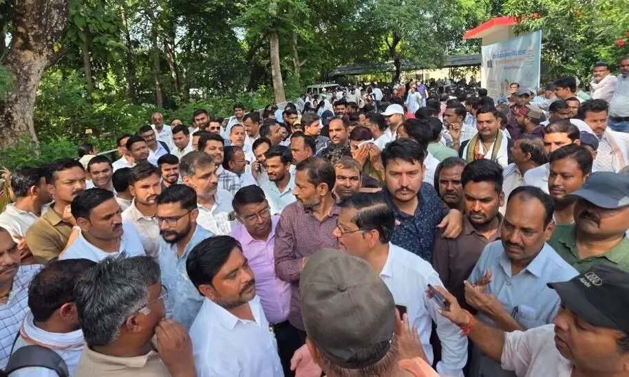पटवारियों पर कार्रवाई के विरोध में संघ जाएगा सामूहिक अवकाश पर, आंदोलन की भी चेतावनी पटवारियों पर कार्रवाई के विरोध में संघ जाएगा सामूहिक अवकाश पर, आंदोलन की भी चेतावनी