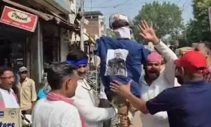 ज्ञानेश कुमार का पुतला जलाने पर सपा कार्यकर्ताओं पर पुलिस ने लिया ऐक्शन, 10  के खिलाफ केस दर्ज