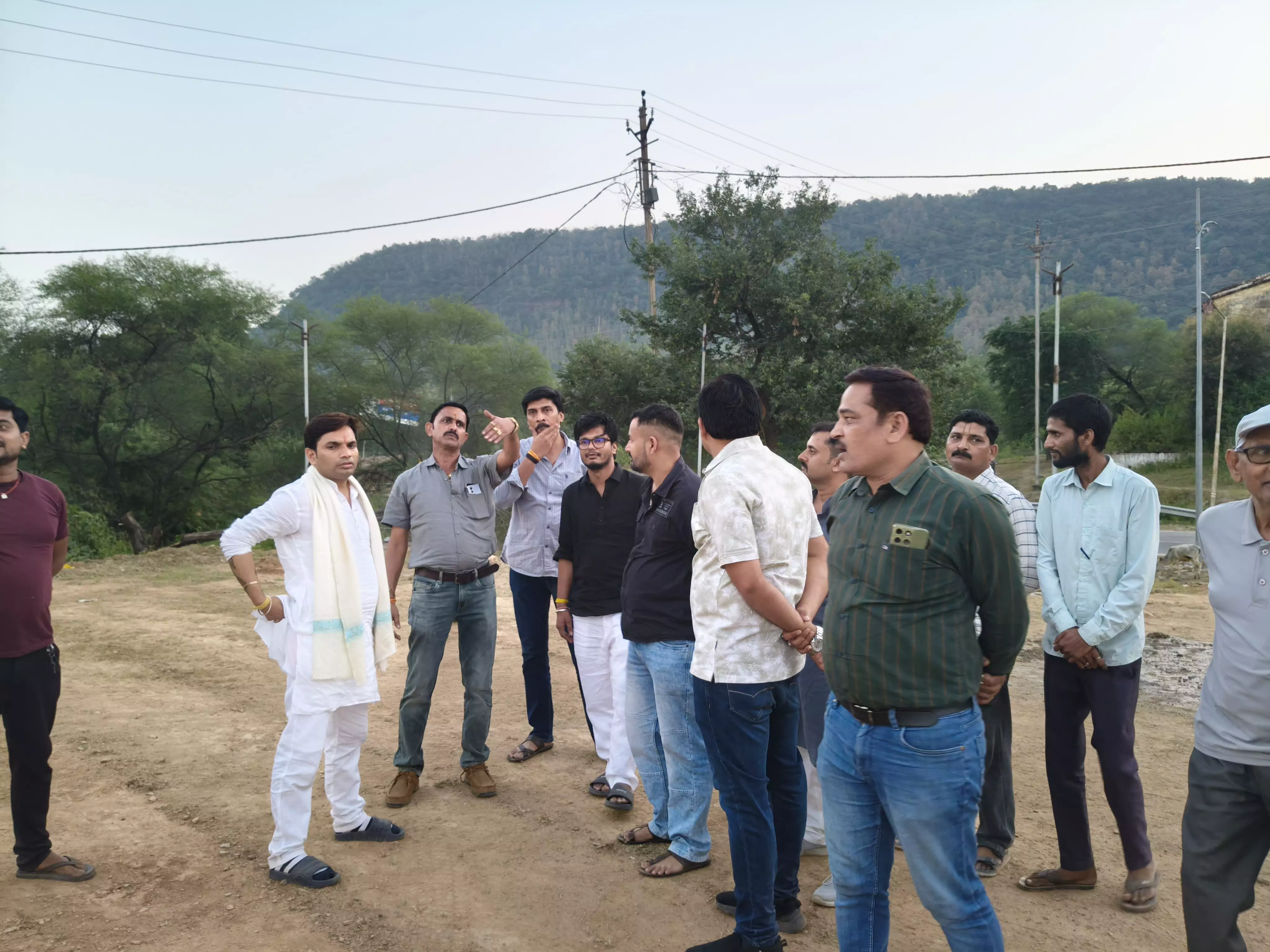सनातन हिंदू एकता रथ यात्रा की तैयारियों का बागेश्वरधाम की टीम ने लिया जायजा सनातन हिंदू एकता रथ यात्रा की तैयारियों का बागेश्वरधाम की टीम ने लिया जायजा