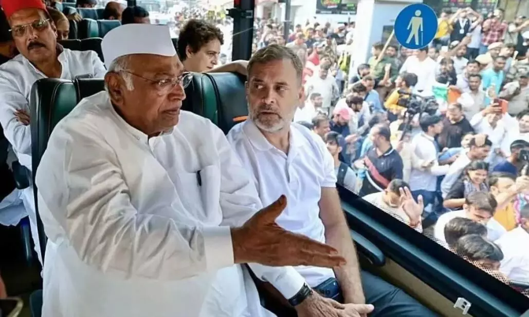 विपक्ष का मार्च खत्म, सुप्रीम कोर्ट पहुंचकर राहुल-मल्लिकार्जुन समेत 11 नेताओं ने याचिका पर किए साइन