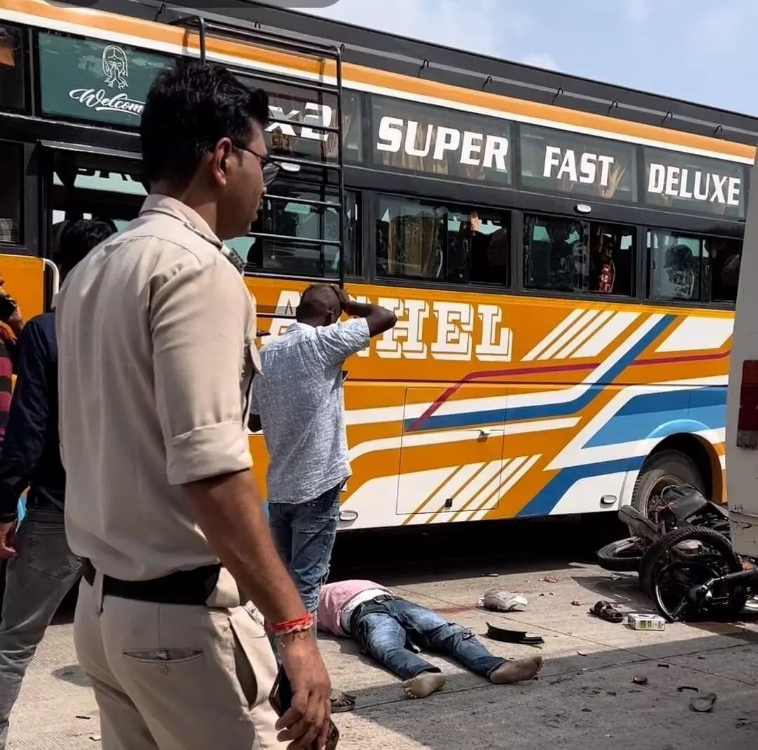 बस की चपेट में आने से बाइक सवार की मौत