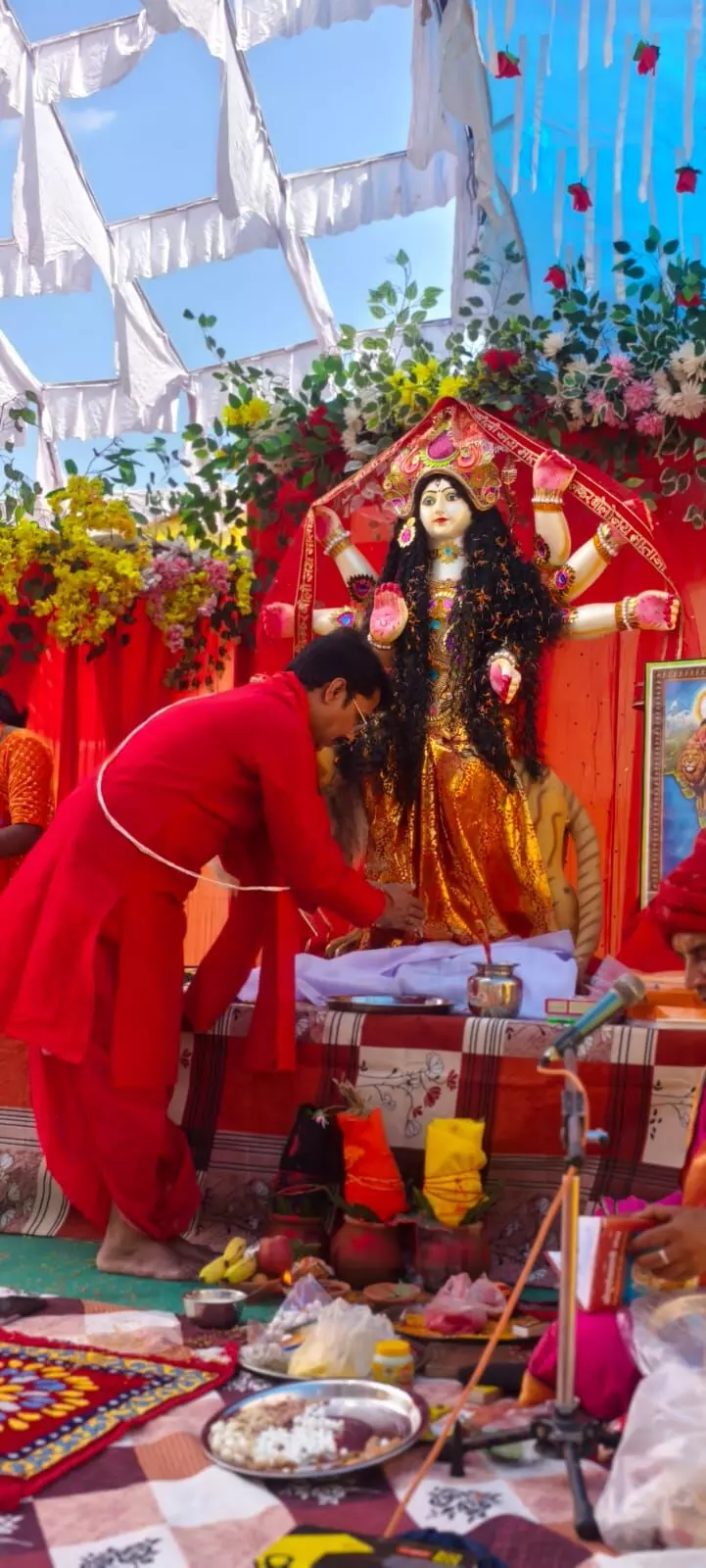 रानी मलकावती मलकपुर तालाब के प्रांगण में सज रहा मां बम्बा देवी दरबार रानी मलकावती मलकपुर तालाब के प्रांगण में सज रहा मां बम्बा देवी दरबार