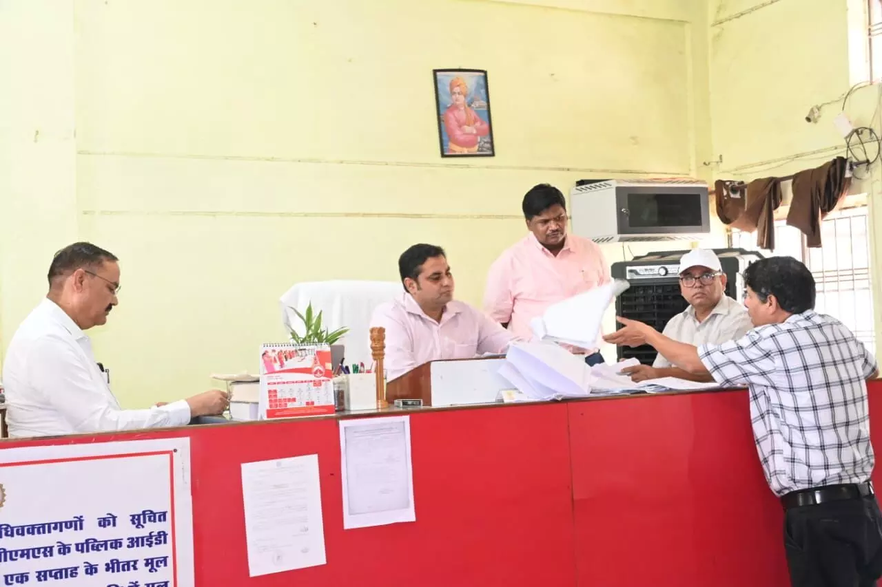 बिना उचित समन राशि जमा कराए हो रहा था नामांतरण, आरआई को कारण बताओं नोटिस