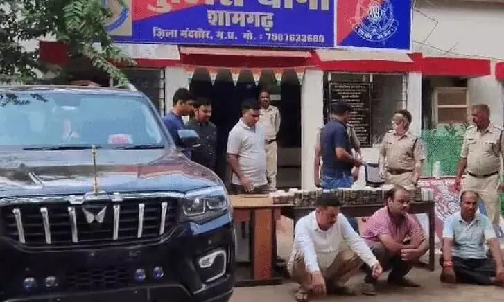 स्कॉर्पियो में शातिर तरीके से छिपाए 1.29 करोड़ रुपये, MP में सरपंच के घर दबिश, मैकेनिक ने निकाले नोटों के बंडल