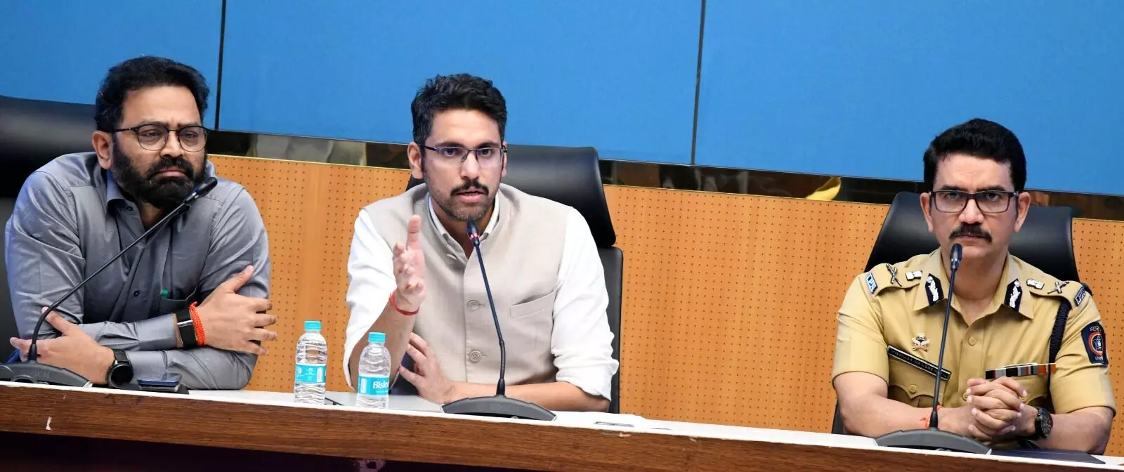 जिलाधीश ने तैयारियों का लिया जायजा, नोडल अधिकारियों को समय पर काम पूरा करने के निर्देश - 23 को चुनाव और 27 को मतगणना जिलाधीश ने तैयारियों का लिया जायजा, नोडल अधिकारियों को समय पर काम पूरा करने के निर्देश - 23 को चुनाव और 27 को मतगणना