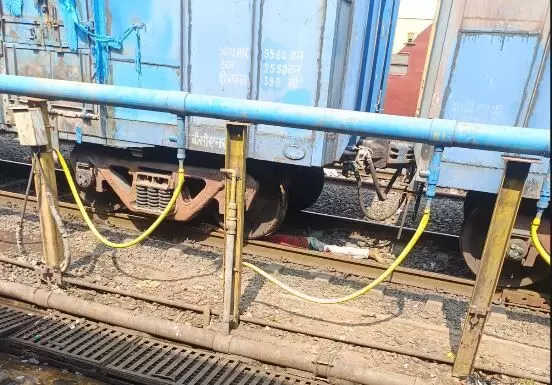 जबलपुर रेलवे स्टेशन पर दर्दनाक हादसा, मालगाड़ी की चपेट में आने से युवक की मौत जबलपुर रेलवे स्टेशन पर दर्दनाक हादसा, मालगाड़ी की चपेट में आने से युवक की मौत
