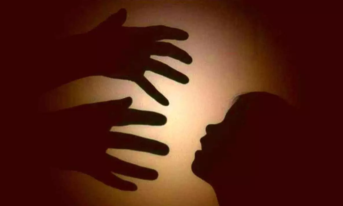 रात 8 बजे घर से निकली बच्ची, सुबह खंडहर में मिला शव, हत्या की जांच में जुटी पुलिस रात 8 बजे घर से निकली बच्ची, सुबह खंडहर में मिला शव, हत्या की जांच में जुटी पुलिस