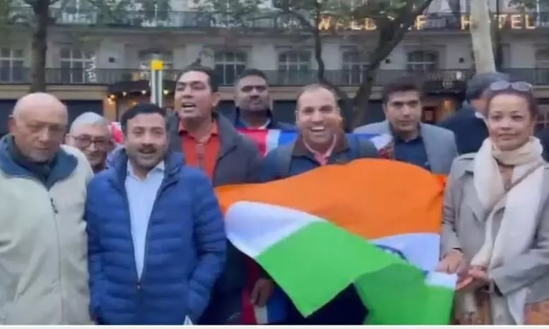 PM मोदी के समर्थन में भारतीय समुदाय की रैली, विपक्ष पर साधा निशाना PM मोदी के समर्थन में भारतीय समुदाय की रैली, विपक्ष पर साधा निशाना