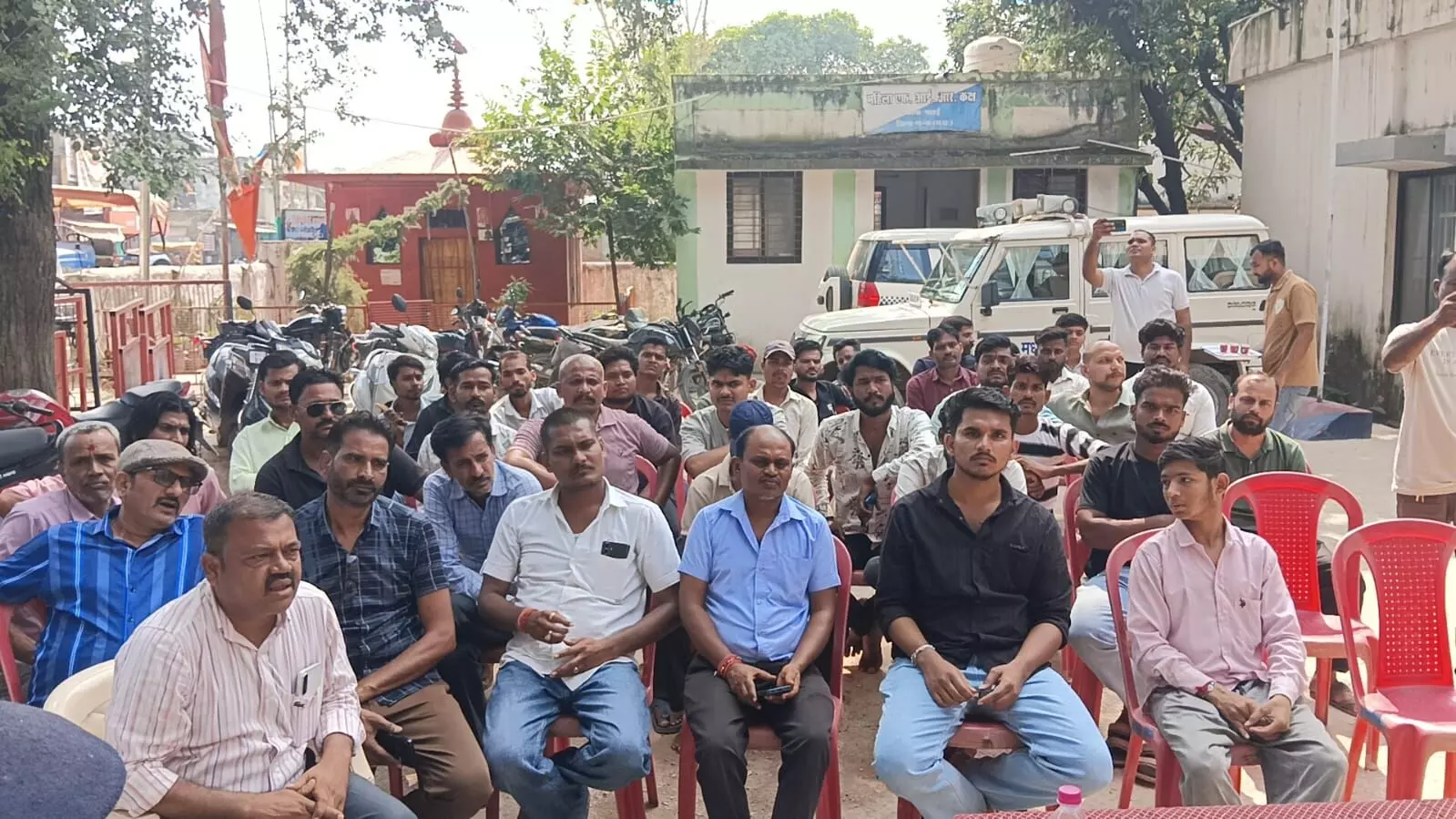 पवई में दशहरा-दुर्गा विसर्जन की तैयारियां शुरू पवई में दशहरा-दुर्गा विसर्जन की तैयारियां शुरू