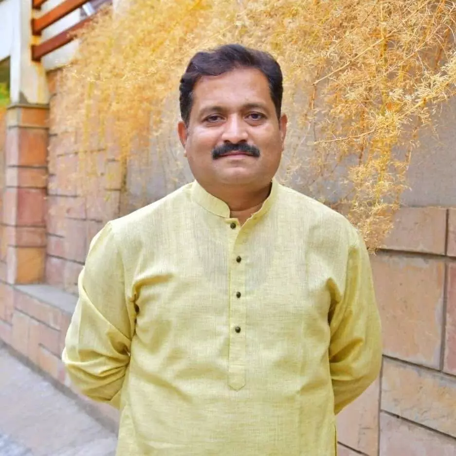 किसानों पर सूखे की मार, भाजपा के गरबा आयोजन पर 100 करोड़ खर्च