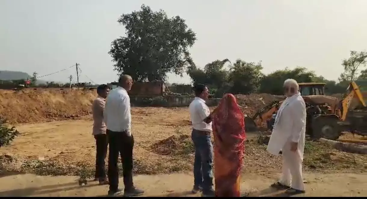 5.25 करोड़ की बिल्डिंग का निर्माण रोका, मौके पर न साइन बोर्ड मिला, न स्वीकृत नक्शा 5.25 करोड़ की बिल्डिंग का निर्माण रोका, मौके पर न साइन बोर्ड मिला, न स्वीकृत नक्शा