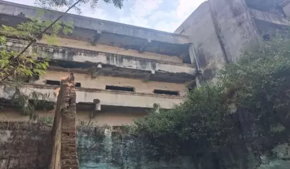 भोपाल में 12 साल की बच्ची का खंडहर में मिला शव, दुष्कर्म के बाद हत्या की आशंका भोपाल में 12 साल की बच्ची का खंडहर में मिला शव, दुष्कर्म के बाद हत्या की आशंका