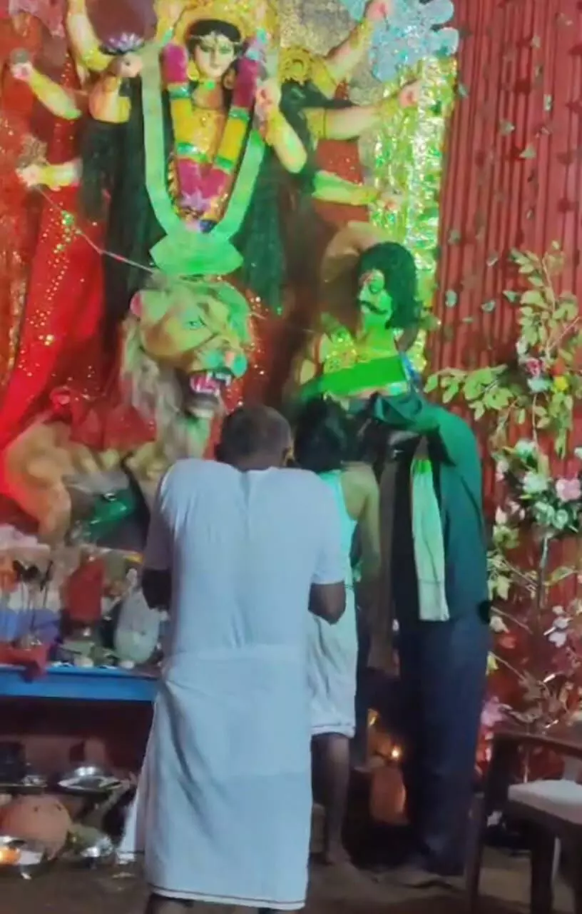 सीधी के रामगढ़ गांव में आस्था की अनोखी मिसाल, मन्नत पूरी करने युवक ने चढ़ाई जीभ! सीधी के रामगढ़ गांव में आस्था की अनोखी मिसाल, मन्नत पूरी करने युवक ने चढ़ाई जीभ!