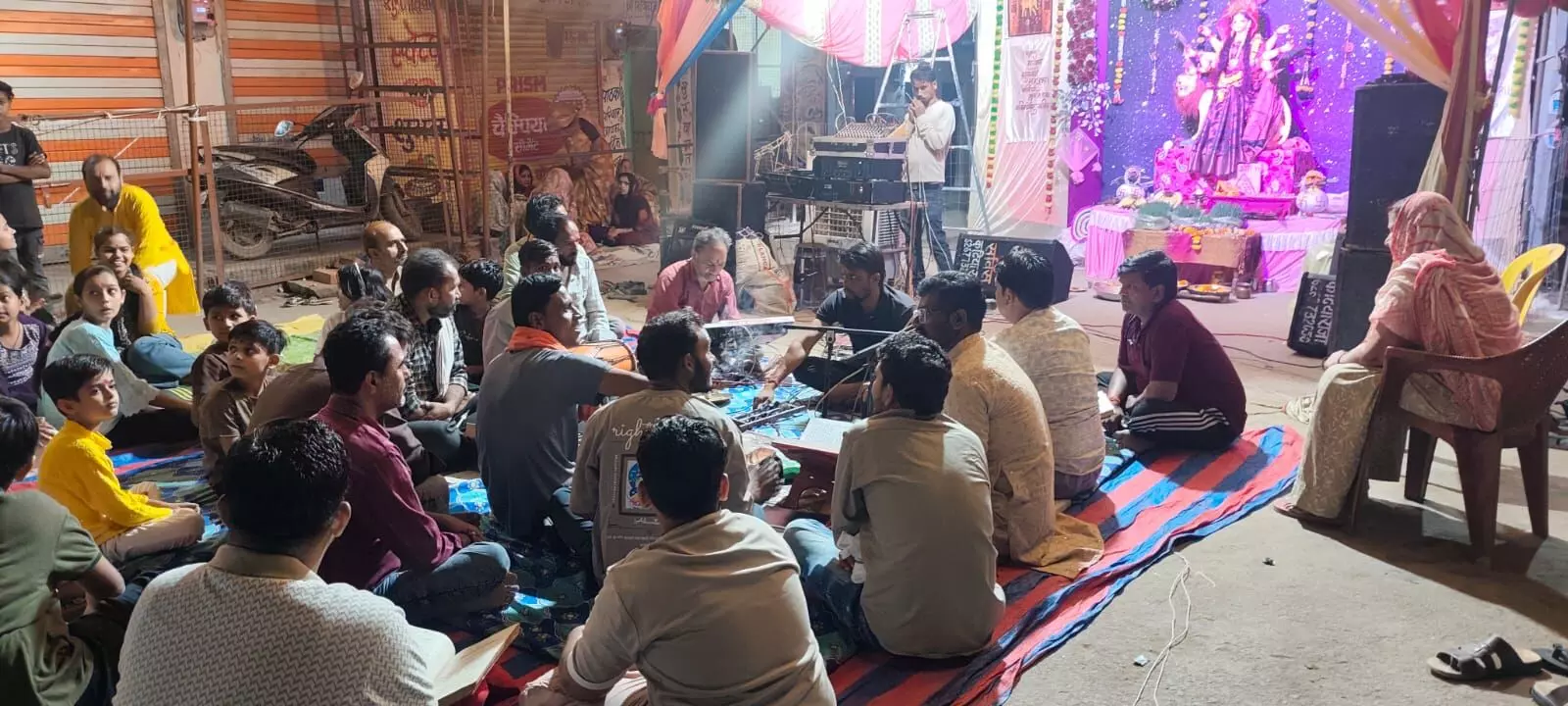 नवरात्र में भक्ति के रंग में रंगा पवई, जगह-जगह हो रहे धार्मिक आयोजन नवरात्र में भक्ति के रंग में रंगा पवई, जगह-जगह हो रहे धार्मिक आयोजन
