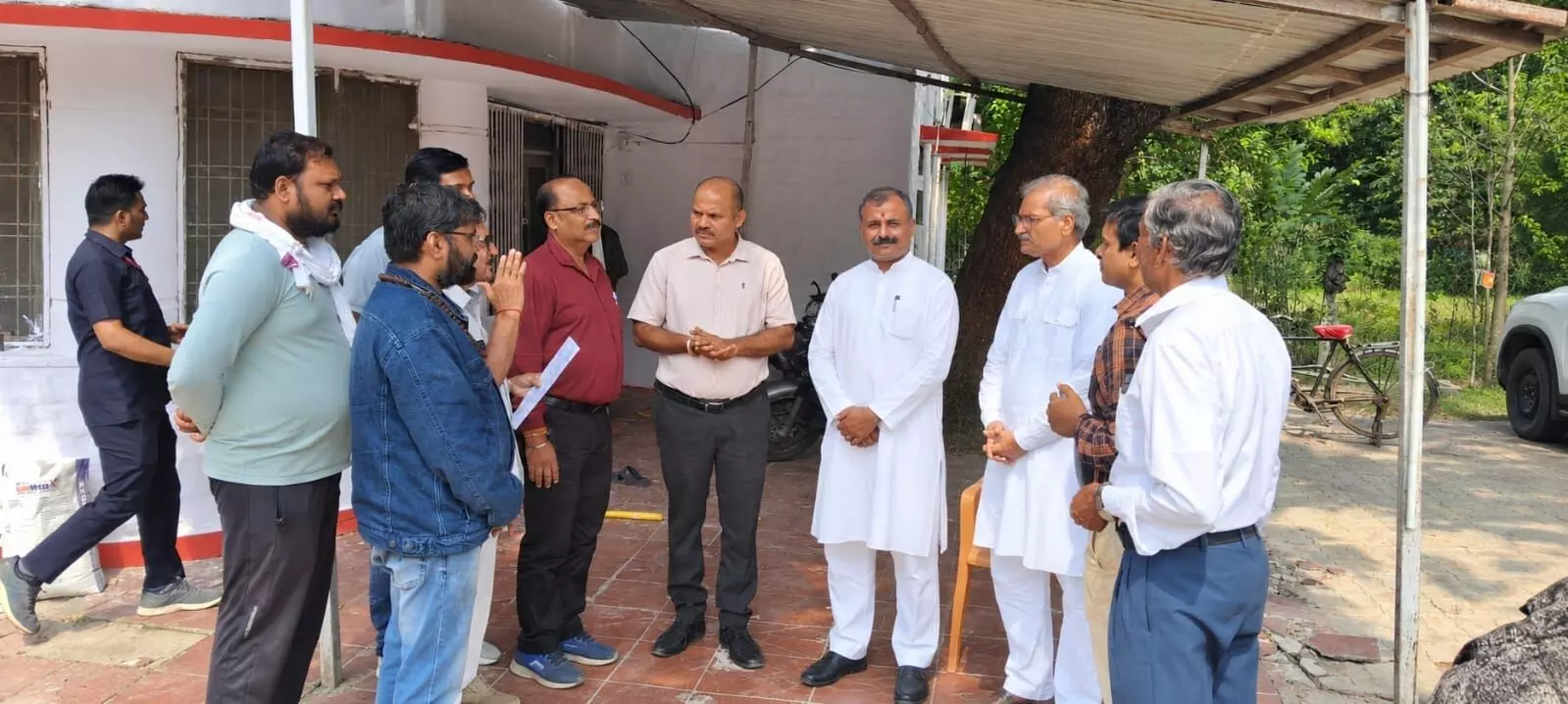 तीसरे वेतनमान संशोधन के लिए सांसद से लगाई गुहार तीसरे वेतनमान संशोधन के लिए सांसद से लगाई गुहार