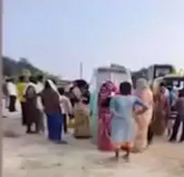 जिले के बहरी थाना क्षेत्र अंतर्गत छुई खदान धंसी, दो महिलाएं मलबे में दबीं जिले के बहरी थाना क्षेत्र अंतर्गत छुई खदान धंसी, दो महिलाएं मलबे में दबीं