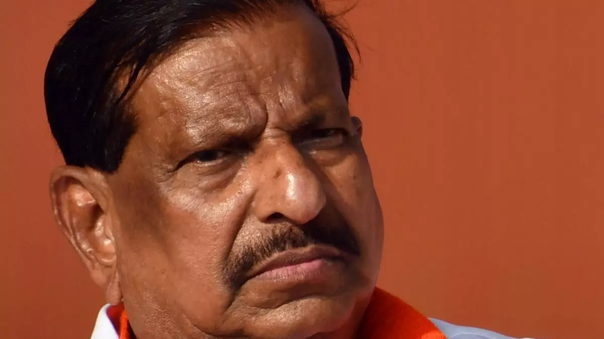 महाराष्ट्र पर 11 लाख करोड़ का कर्ज, गणेश नाईक ने कहा - आर्थिक स्थिति नाजुक, 80 फीसदी हिस्सा सूखे की चपेट में होने से हालात और बिगड़े महाराष्ट्र पर 11 लाख करोड़ का कर्ज, गणेश नाईक ने कहा - आर्थिक स्थिति नाजुक, 80 फीसदी हिस्सा सूखे की चपेट में होने से हालात और बिगड़े