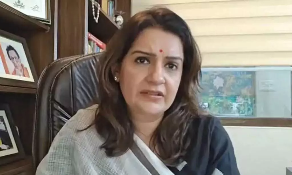 मुंबई में टाइगर श्रॉफ पर फायरिंग, फडणवीस सरकार की कानून-व्यवस्था पर विपक्ष का हमला