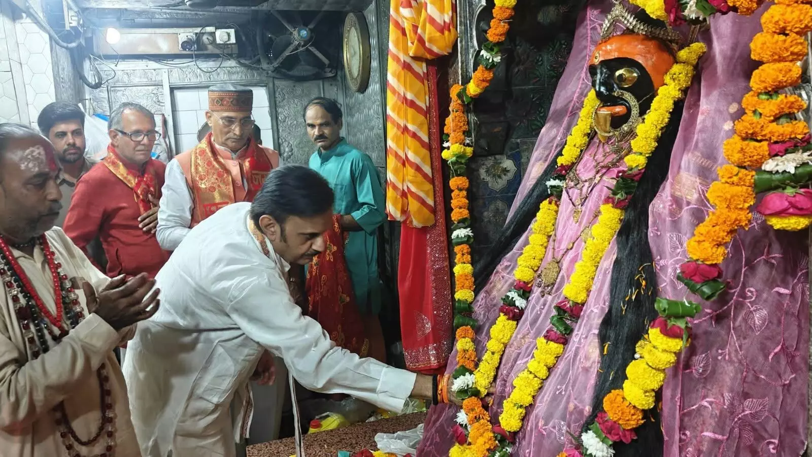 Rewa news: रानी तालाब स्थित काली माता का किया गया सोलह श्रृंगार | Kali Mata at Rani Talab adorned with the traditional sixteen adornments (solah shringar)