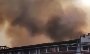 जबलपुर के रिछाई औद्योगिक क्षेत्र में एक फैक्ट्री में लगी भीषण आग, दमकल की दर्जनभर गाड़ियां ने आग पर पाया काबू