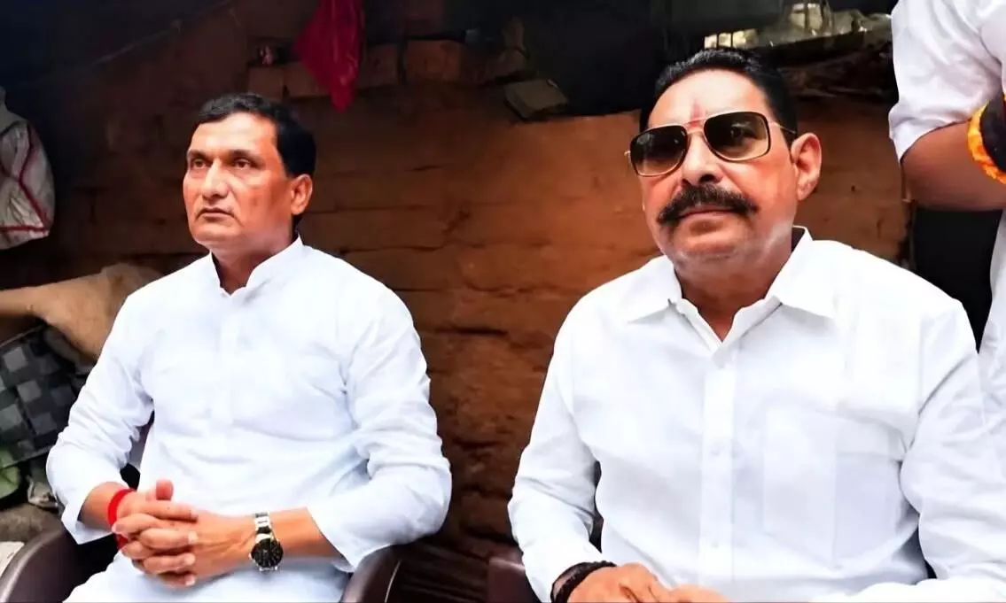 अनंत सिंह की बढ़ी मुश्किलें, रोड शो पर FIR, जन सुराज के उम्मीदवार अनुज सिंह का नाम भी शामिल, तीन थानों में केस दर्ज अनंत सिंह की बढ़ी मुश्किलें, रोड शो पर FIR, जन सुराज के उम्मीदवार अनुज सिंह का नाम भी शामिल, तीन थानों में केस दर्ज