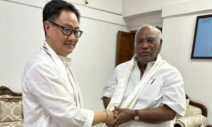 महिला आरक्षण और परिसीमन पर सियासी हलचल तेज, BJP ने कांग्रेस से मांगा समर्थन महिला आरक्षण और परिसीमन पर सियासी हलचल तेज, BJP ने कांग्रेस से मांगा समर्थन