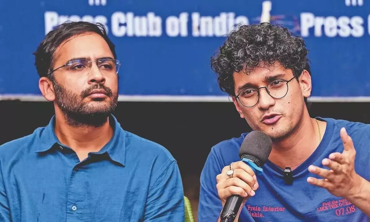 कॉकरोच जनता पार्टी की बढ़ीं मुश्किलें, सौरव दास और आशुतोष रांका का केस क्राइम ब्रांच को ट्रांसफर, इस आधार पर होगी जांच कॉकरोच जनता पार्टी की बढ़ीं मुश्किलें, सौरव दास और आशुतोष रांका का केस क्राइम ब्रांच को ट्रांसफर, इस आधार पर होगी जांच