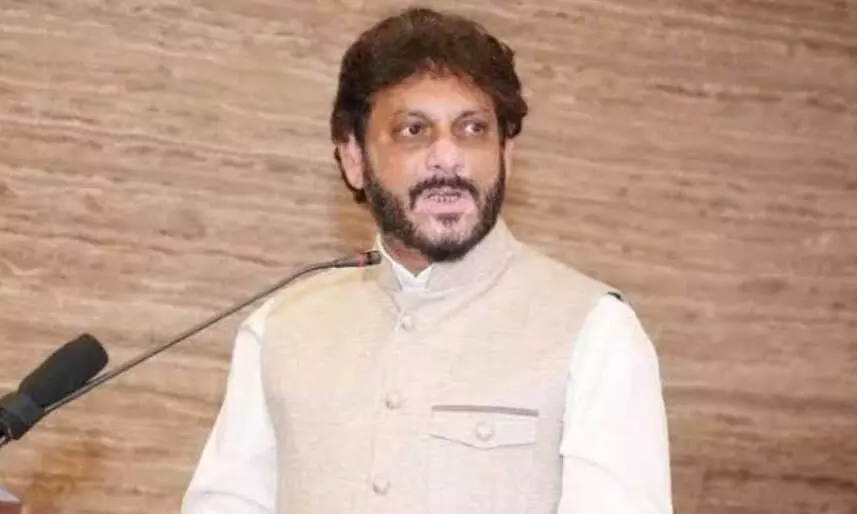 टाइगर श्रॉफ पर फायरिंग से भड़के वारिस पठान, बॉलीवुड सितारों की चुप्पी पर उठाए सवाल टाइगर श्रॉफ पर फायरिंग से भड़के वारिस पठान, बॉलीवुड सितारों की चुप्पी पर उठाए सवाल