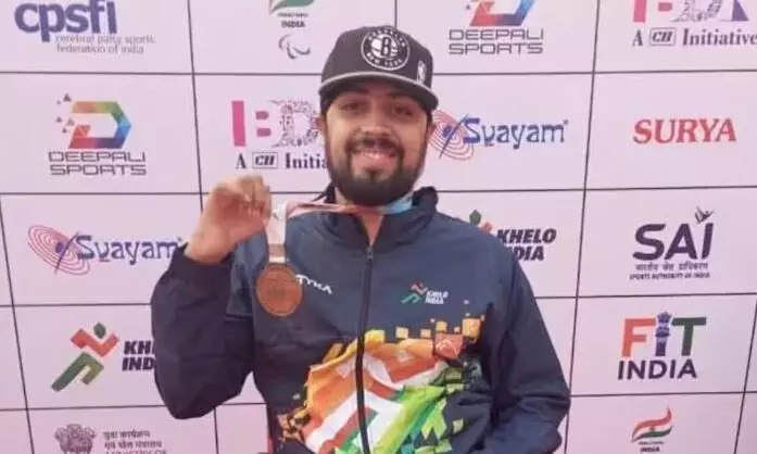 एक दर्दनाक हादसे में हुए थे लकवाग्रस्त, हौसले ने दिलाया गोल्ड, जानिए जांबाज प्रणव सूरमा की कहानी