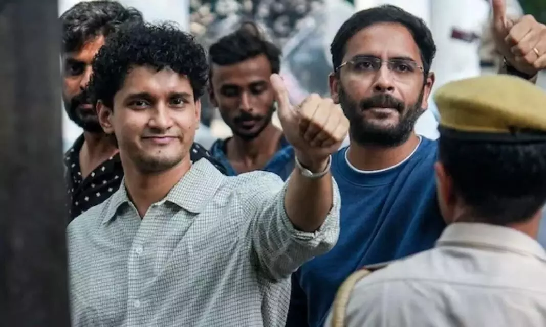 आप Gen Z नहीं हैं..., HC की फटकार के बाद सौरव दास-आशुतोष रांका ने वापल ली अर्जी आप Gen Z नहीं हैं..., HC की फटकार के बाद सौरव दास-आशुतोष रांका ने वापल ली अर्जी
