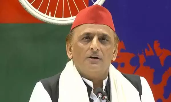 केशव के जीत के दावे पर अखिलेश का पलटवार, बोले- बेईमानी के बिना नहीं जीतेगी बीजेपी केशव के जीत के दावे पर अखिलेश का पलटवार, बोले- बेईमानी के बिना नहीं जीतेगी बीजेपी