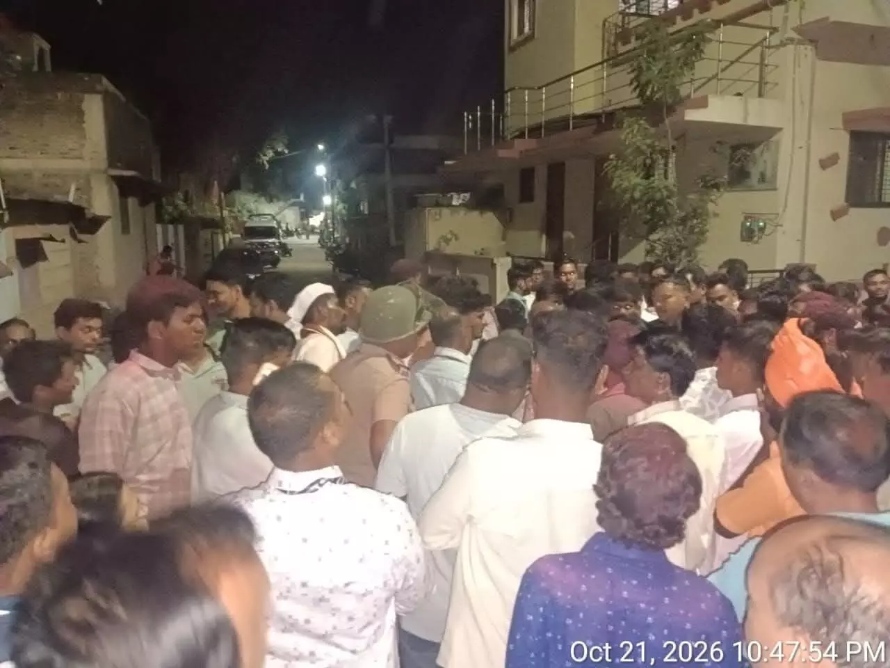दुर्गा विसर्जन शोभायात्रा पर पथराव में युवक समेत कई घायल, मलकापुर में 46 वर्षीय शख्स पर तेजाब से हमला