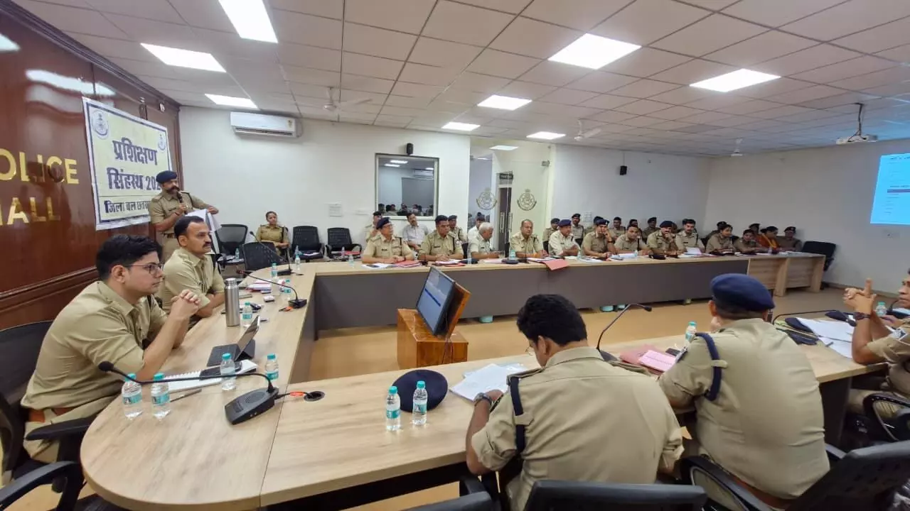 पुलिस अधीक्षक ने ली मासिक अपराध समीक्षा बैठक पुलिस अधीक्षक ने ली मासिक अपराध समीक्षा बैठक