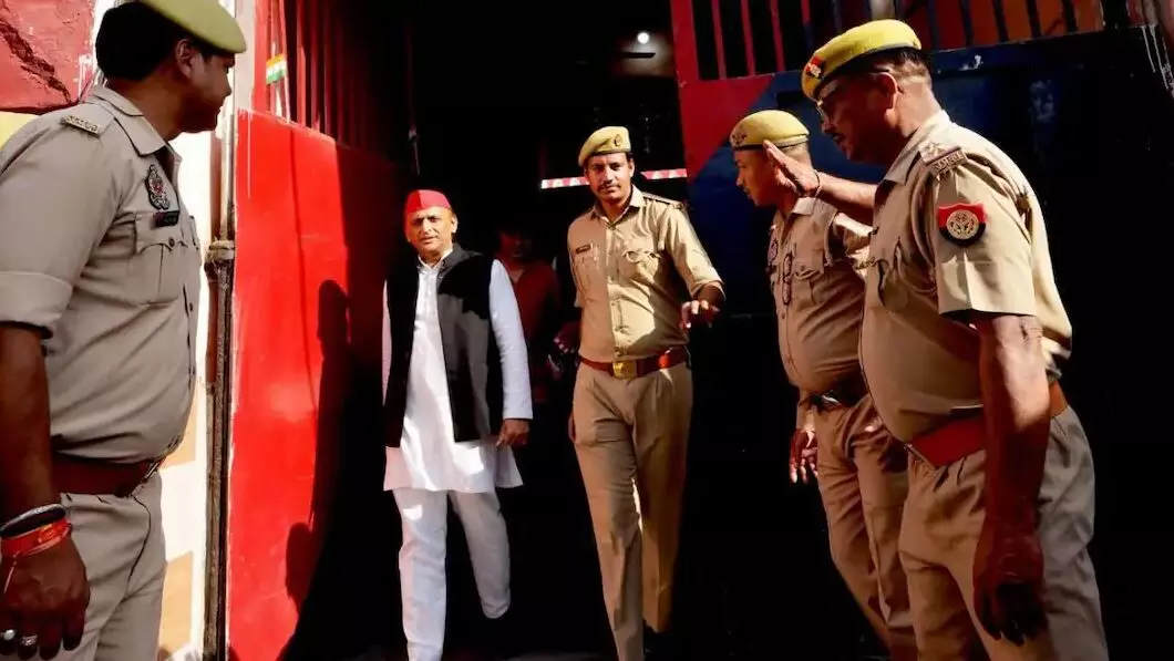 आजम खान से अखिलेश की मुलाकात पर सियासी वार, BJP ने तेजस्वी यादव को भी घेरा