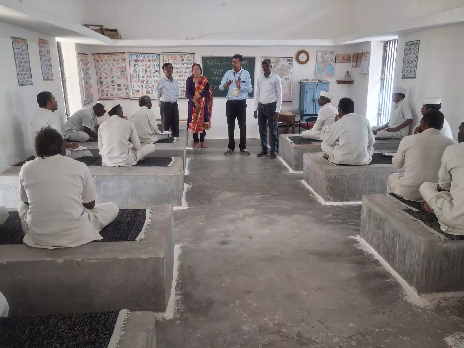 जिन हाथों में हथकड़ियां होती थीं, उनमें नजर आई बदलाव की कलम