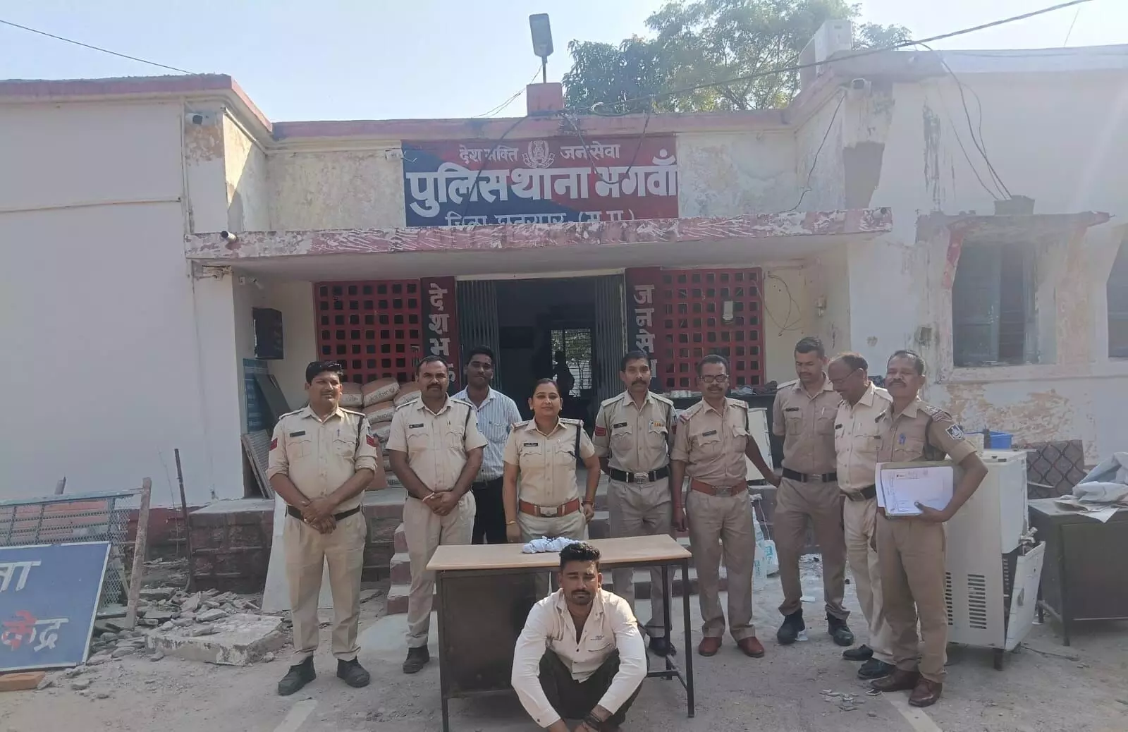 ढ़ाई हजार के इनामी हत्या के प्रयास के आरोपी को पुलिस ने किया गिरफ्तार