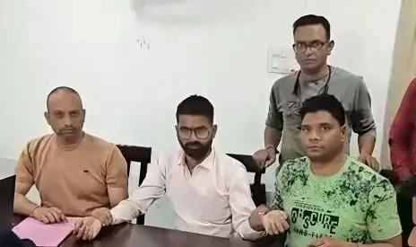 लोकायुक्त पुलिस ने स्थाई कनेक्शन देने के नाम पर 4 हजार रिश्वत लेते लाइनमैन को किया ट्रैप