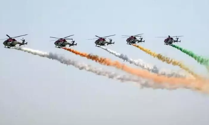वाराणसी में PM मोदी का रोड शो, फिर आसमान में दिखी वायुसेना की ताकत, राफेल-सुखोई समेत 100 विमानों ने दिखाया दम!