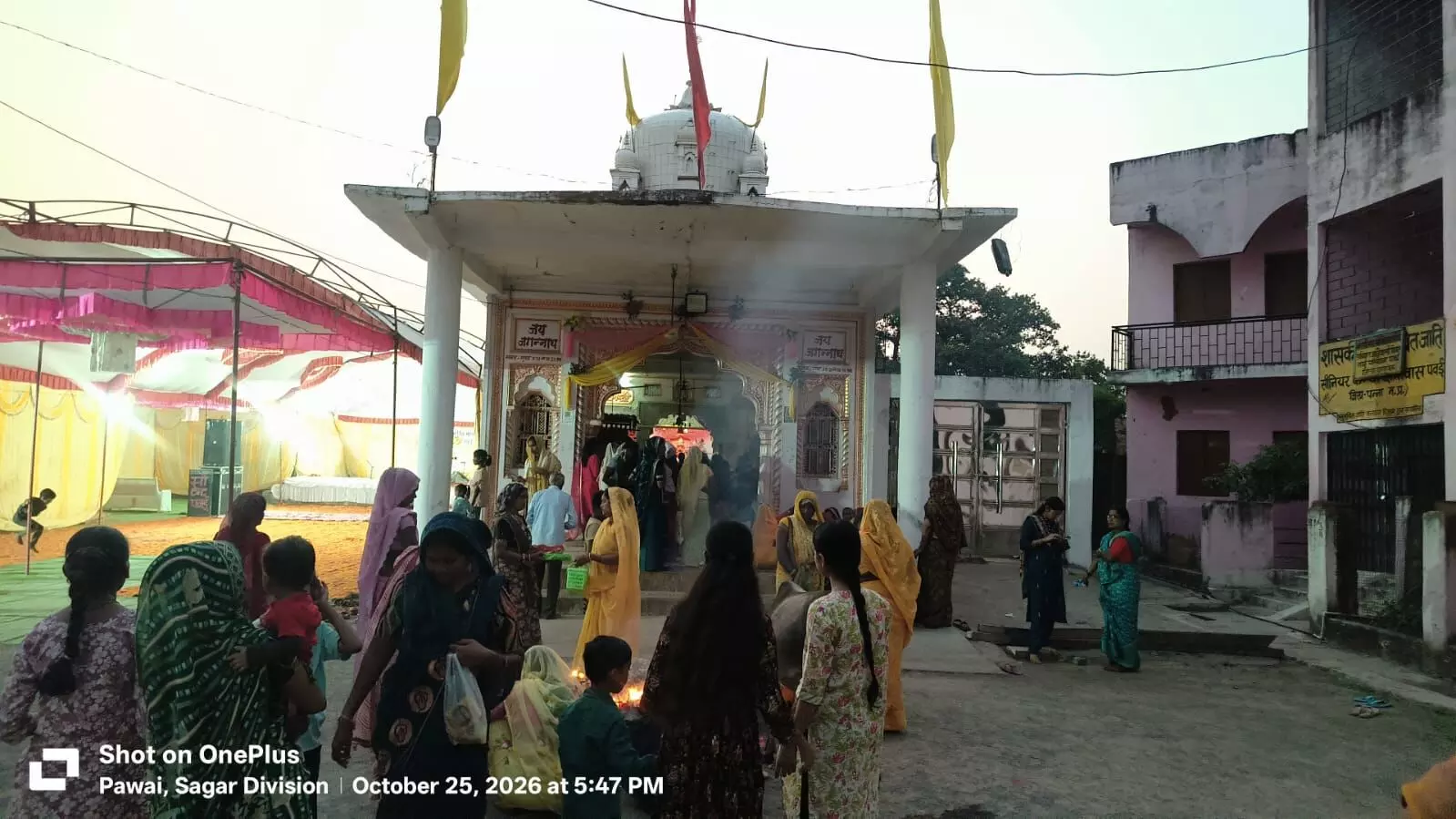 शरद पूर्णिमा पर जगदीश स्वामी मंदिर में उमड़ी श्रद्धा